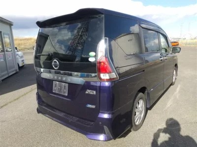 Nissan SERENA  с аукциона в Японии