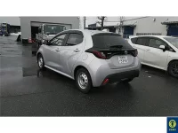 Toyota YARIS лот № 705 оценка 4  с аукциона в Японии 2