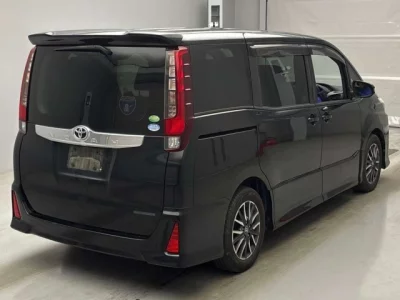 Toyota NOAH  с аукциона в Японии