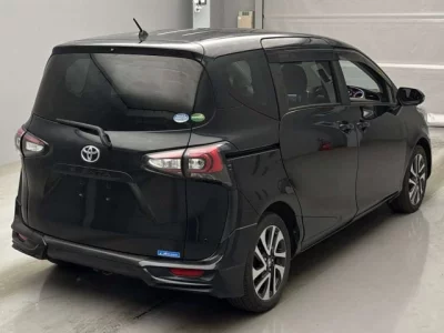 Toyota SIENTA  с аукциона в Японии
