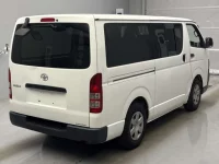 Toyota HIACE VAN лот № 62045 оценка R  с аукциона в Японии 1