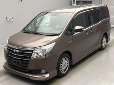 Toyota NOAH  с аукциона в Японии