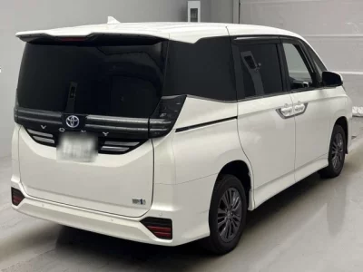 Toyota VOXY  с аукциона в Японии
