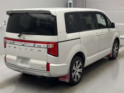 Mitsubishi DELICA D5