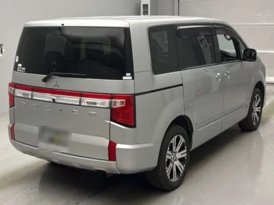Mitsubishi DELICA D5