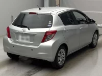 Toyota VITZ лот № 4330 оценка 3.5  с аукциона в Японии 1