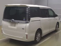 Toyota VOXY лот № 74087 оценка R  с аукциона в Японии 1