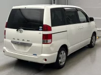 Toyota NOAH лот № 586 оценка 3  с аукциона в Японии 1
