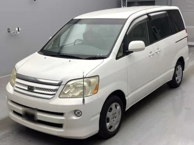 Toyota NOAH  с аукциона в Японии