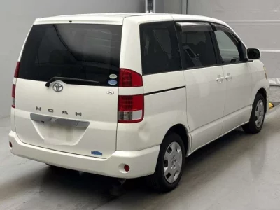 Toyota NOAH  с аукциона в Японии