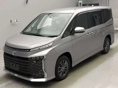 Toyota VOXY  с аукциона в Японии