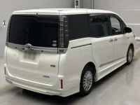 Toyota VOXY лот № 616 оценка 3  с аукциона в Японии 1