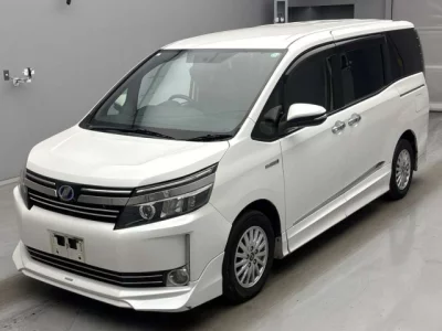 Toyota VOXY  с аукциона в Японии