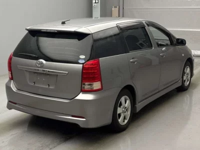 Toyota WISH  с аукциона в Японии