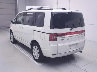 Mitsubishi DELICA D5