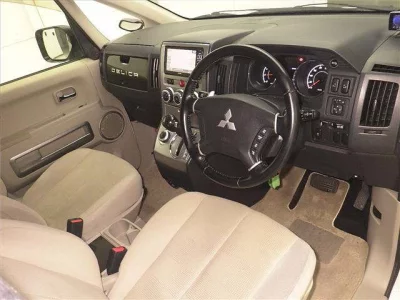 Mitsubishi DELICA D5