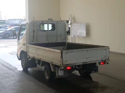 Toyota DYNA  с аукциона в Японии
