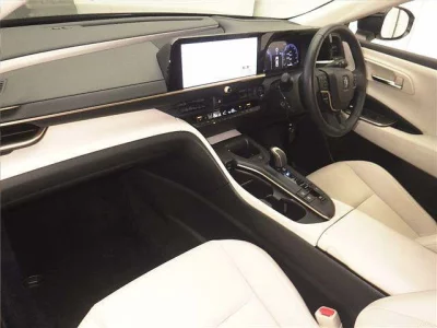 Toyota CROWN CROSSOVER