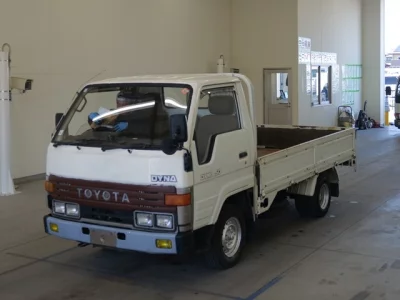 Toyota DYNA  с аукциона в Японии