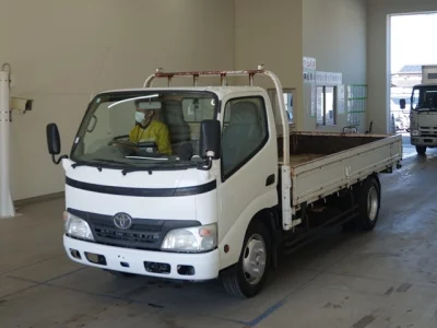Toyota DYNA  с аукциона в Японии