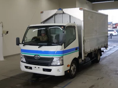 Toyota DYNA  с аукциона в Японии