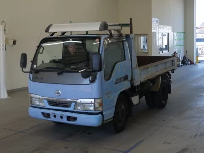 Nissan TRUCK
