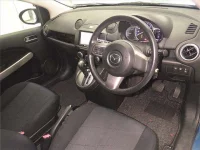 Mazda DEMIO лот № 70203 оценка 3  с аукциона в Японии 2