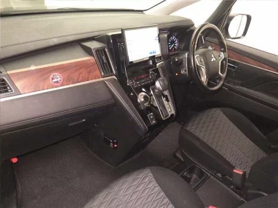 Mitsubishi DELICA D5