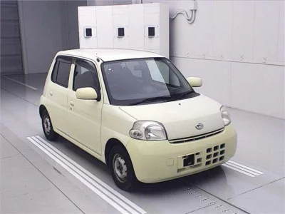 Daihatsu Esse