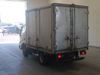 Toyota DYNA  с аукциона в Японии