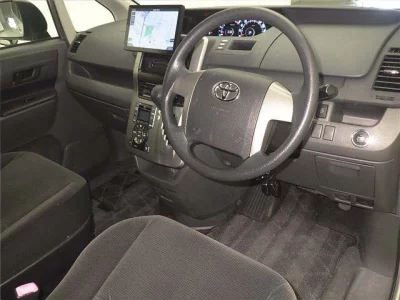 Toyota NOAH  с аукциона в Японии