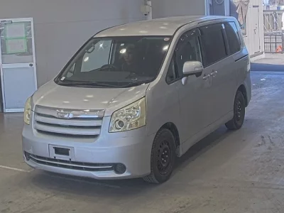 Toyota NOAH  с аукциона в Японии