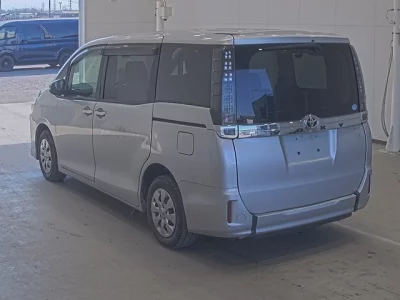 Toyota VOXY  с аукциона в Японии