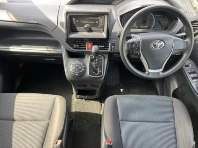 Toyota VOXY  с аукциона в Японии