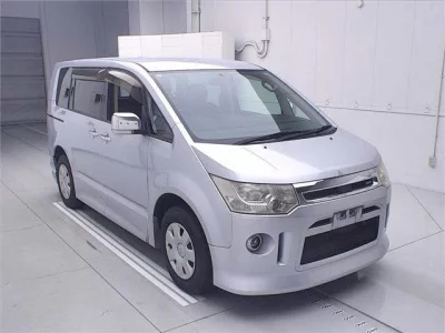 Mitsubishi DELICA D5