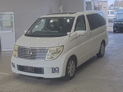 Nissan ELGRAND  с аукциона в Японии