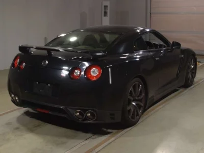 Nissan GT-R