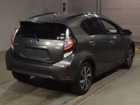 Toyota AQUA лот № 2104 оценка 3  с аукциона в Японии 1