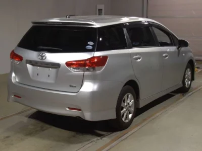 Toyota WISH  с аукциона в Японии