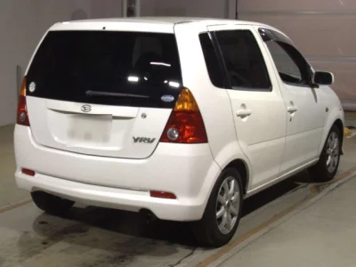 Daihatsu YRV