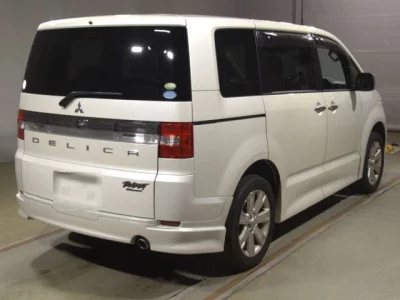 Mitsubishi Delica D:5