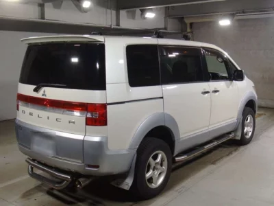 Mitsubishi Delica D:5
