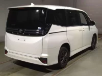 Toyota VOXY лот № 2230 оценка 4.5  с аукциона в Японии 1