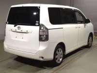 Toyota VOXY лот № 285 оценка RA  с аукциона в Японии 1