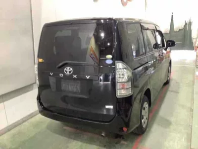 Toyota VOXY  с аукциона в Японии