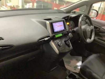 Toyota WISH  с аукциона в Японии