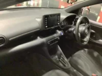 Toyota YARIS лот № 7034 оценка 4  с аукциона в Японии 2