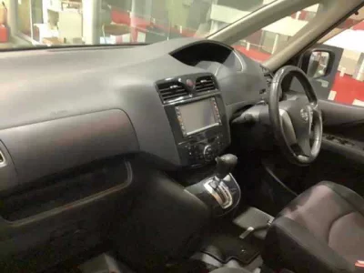 Nissan SERENA  с аукциона в Японии