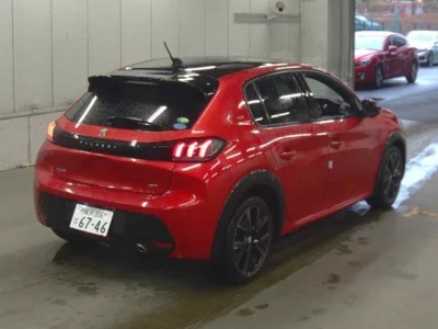 Peugeot 208  с аукциона в Японии
