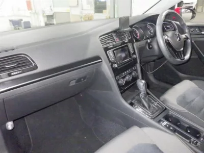 Volkswagen GOLF  с аукциона в Японии